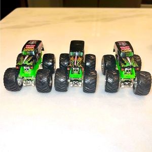 Hot Wheels Monster Jam lot of 3 GRAVE DIGGER 1:64 Monster Trucks